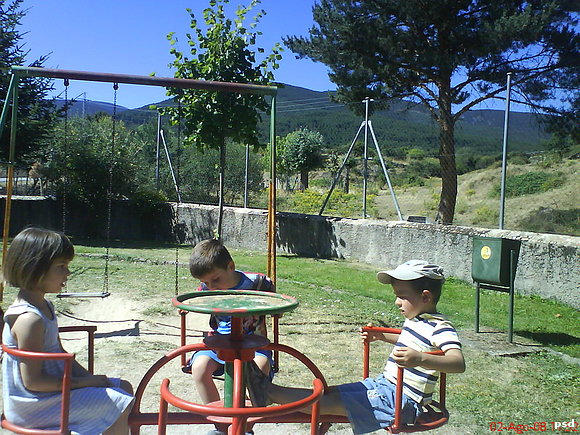 Niños jugando en el Parque Municipal.