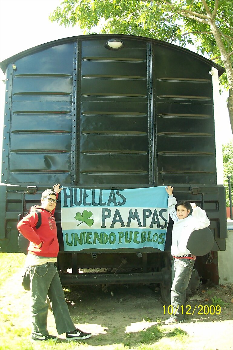 LA FAMILIA HUELLAS PAMPAS EN LA CIUDAD DE LOBOS !!