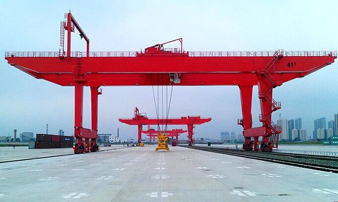 Wide Applications For Rail-Mounted Gantry Cranes