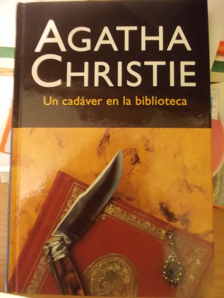 Un cadáver en la biblioteca