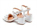 Sandalias con flores en blanco