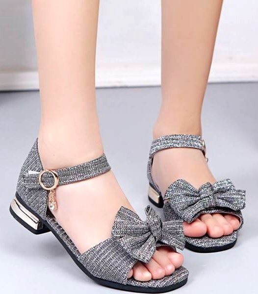 Sandalias con lacito en gris