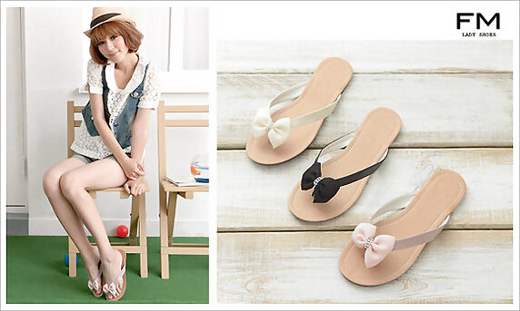 Sandalias planas con lacito en tres colores