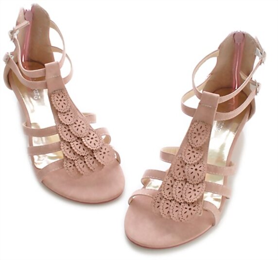 Sandalias planas talón cubierto, en beige