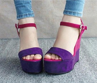 Sandalias cuña con plataforma, en rosa y violeta