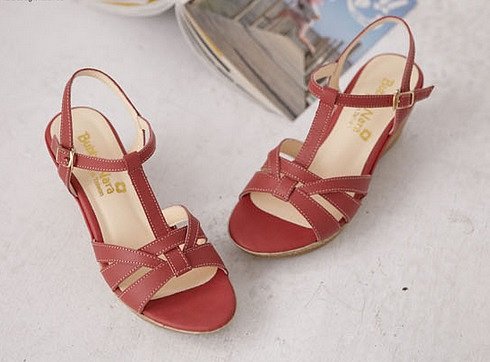 Sandalias cuña en marrón