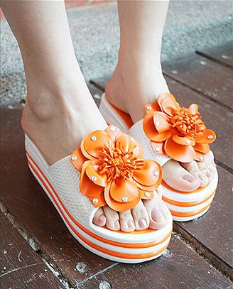 Chanclas plataforma con flor, en naranja