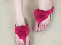 Sandalias dedo con flor en rosa