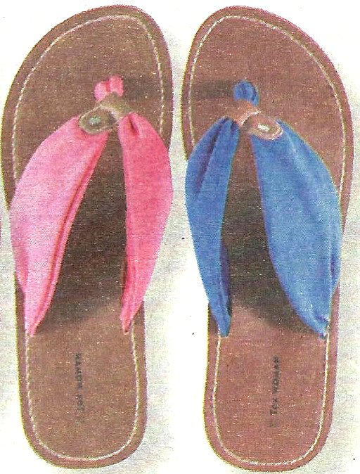 Sandalias dedo en V, en azul y en rosa