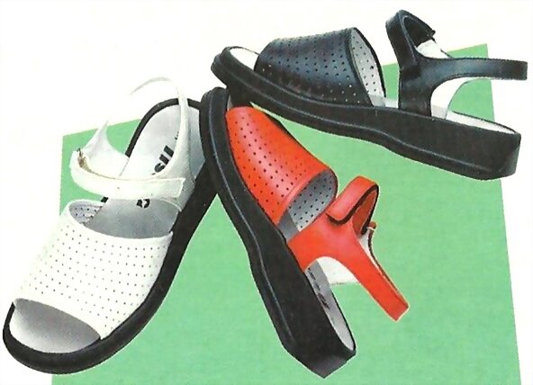 Sandalias para niñas, en tres colores