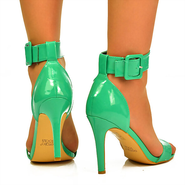 Sandalias tacón con cinturón, en verde