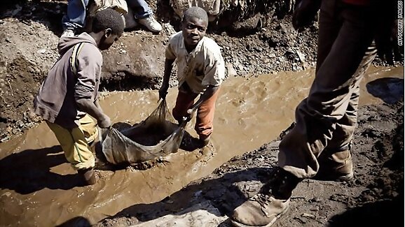 Niños explotados en las minas del Congo