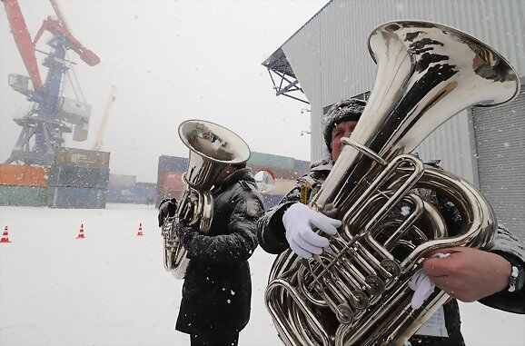 Tocando bajo la nieve