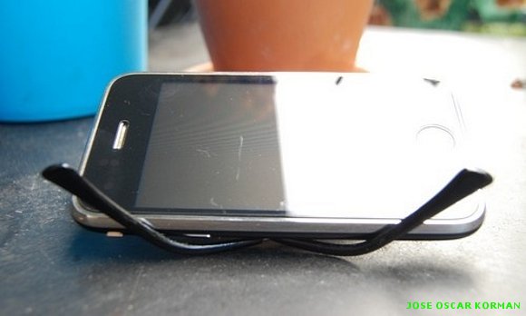 Use Your Glasses as an Impromptu Smartphone Stand