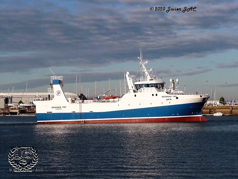 Un nuevo buque pesquero surca la Ría de Vigo