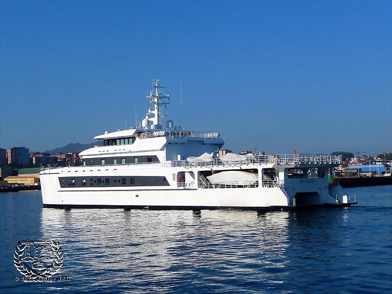 Nuevamente el catamaran Wayfinder visita  Vigo