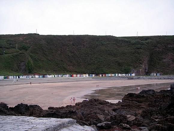 La playa 3ª de Luarca con marea baja ....