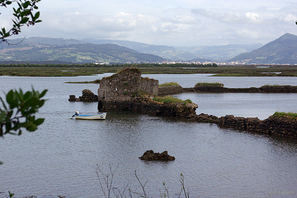 Ruinas de un molino de mareas, Argoños (Cantabria)