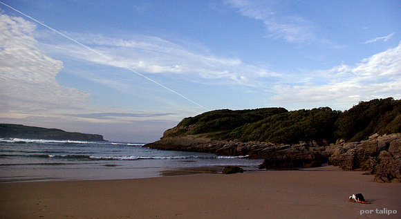 Playa de la Monjas en Isla (Cantabria)