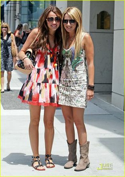 Ashley tisdale&Miley Cyrus!!!