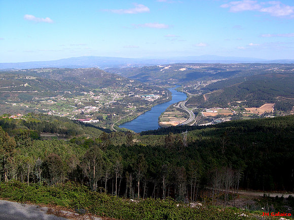BARBANTES Y EL RIO MIÑO DESDE SAN TROCADO