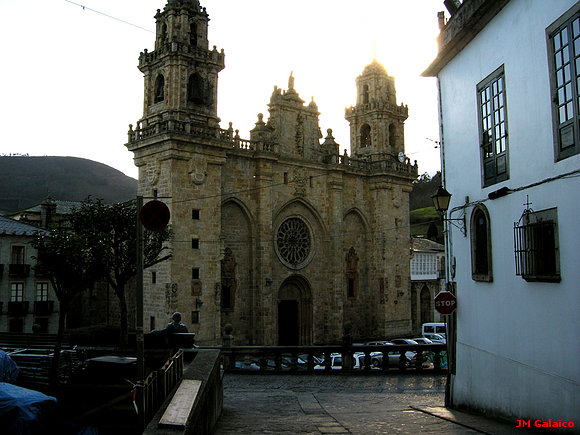 CATEDRAL Y PLAZA MAYOR DE MONDOÑEDO