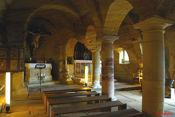 IGLESIA RUPESTRE . INTERIOR