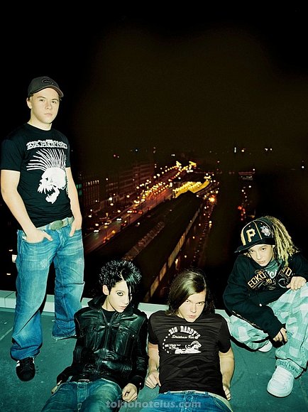 Tokio Hotel en el techo :D