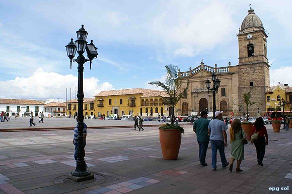 "plaza mayor", Plaza de Bolívar, tunja