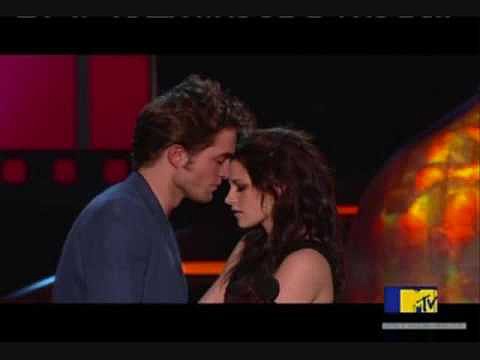 MTV AWARDS 2009 twilight casts + Kissing Scene