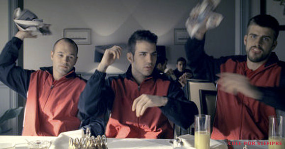 Iniesta , Cesc y Piqué en el anuncio de nike