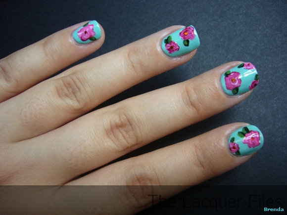 FLOWERS DOTS IN NAILS