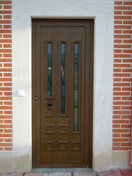 puerta aluminio color embero