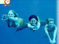 Las Chicas nadando en el arrecife.