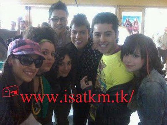 Parte Del Elenco De Isa tk+