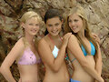 las tres