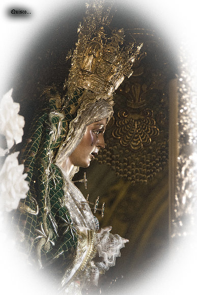Virgen de la Macarena vestida para su salida 2010