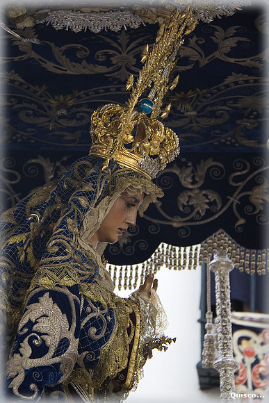Virgen de la Hiniesta entre su gente. Sevilla 2010