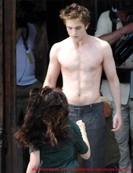 Bella! cuando corre hacia Edward para detenerle!