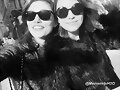 Phoebe Tonkin y Shelley Hennig en New York