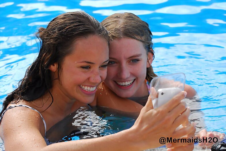 Allie Bertram & Isabel Durant BTS Mako Mermaids S3