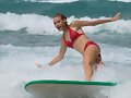 Lucy Fry en la serie Alien Surf Girls
