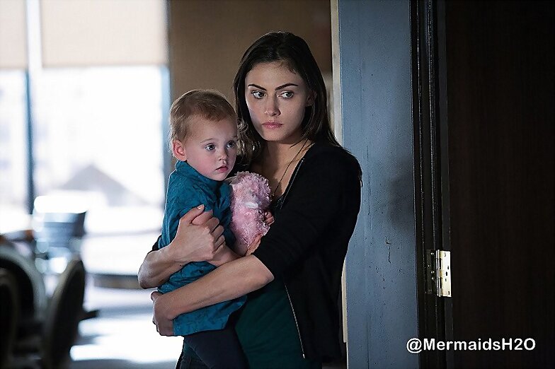Phoebe Tonkin- The Originals 3x22 The Bloody Crown