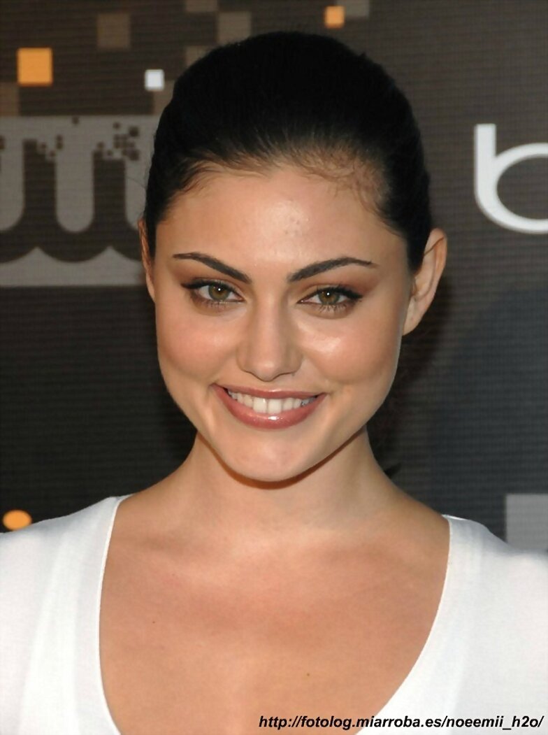 Phoebe Tonkin - The CW Premiere Party