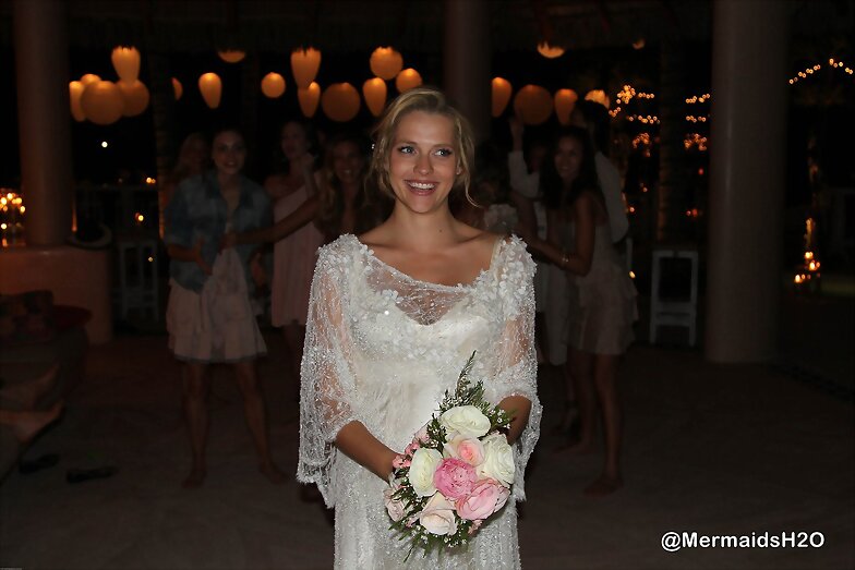 Phoebe Tonkin en la boda de Teresa Palmer | 2013