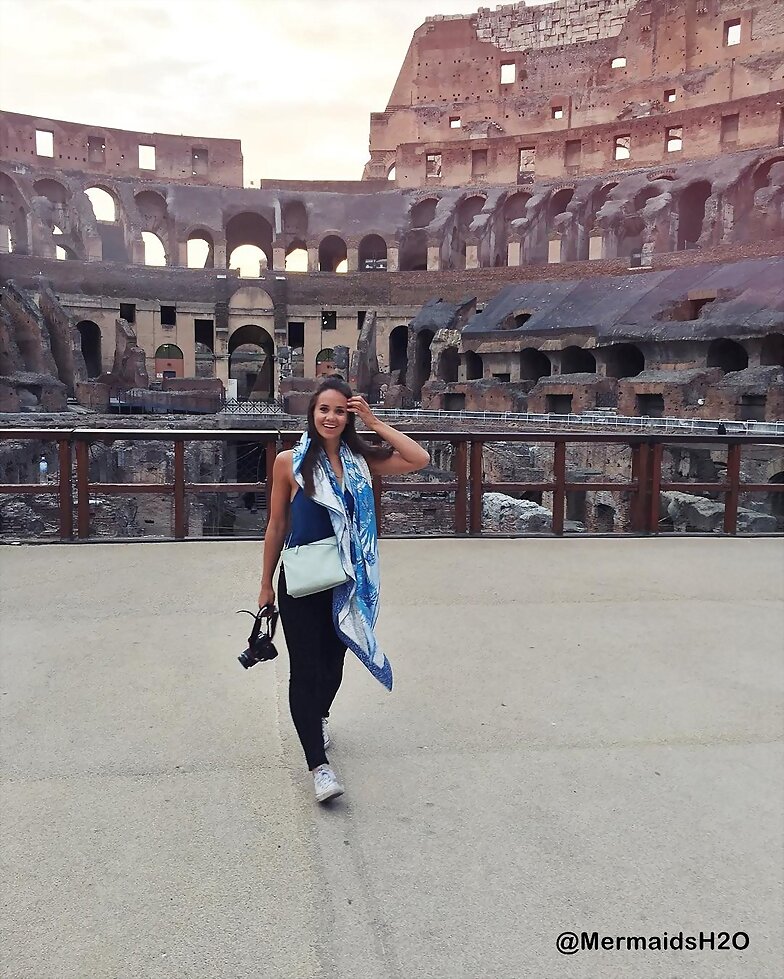 Allie Bertram en Colosseum, Rome, Italy