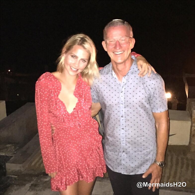 Claire Holt y su padre en Cabo San Lucas, Mexico