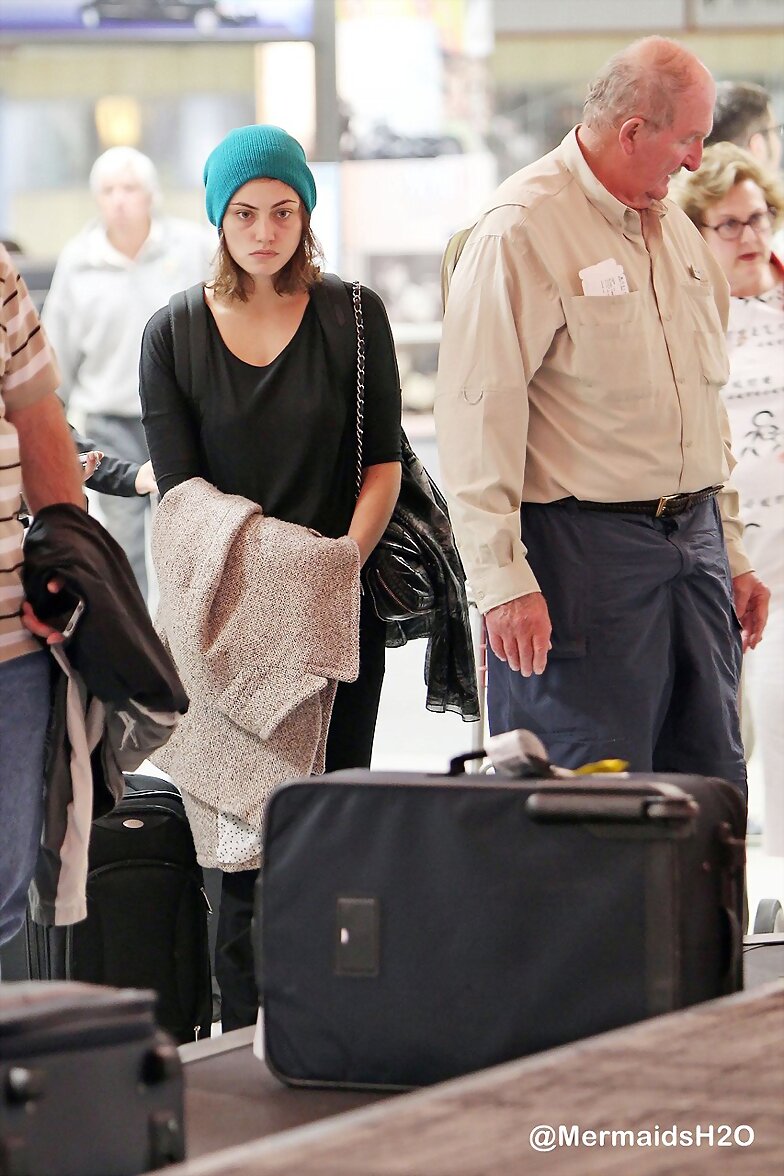 Phoebe Tonkin arrive in New Orleans (March 2013)