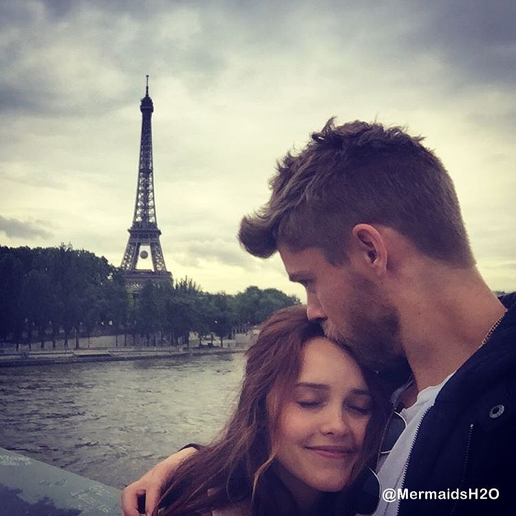 Luke Mitchell & su esposa Rebecca Breeds en Paris