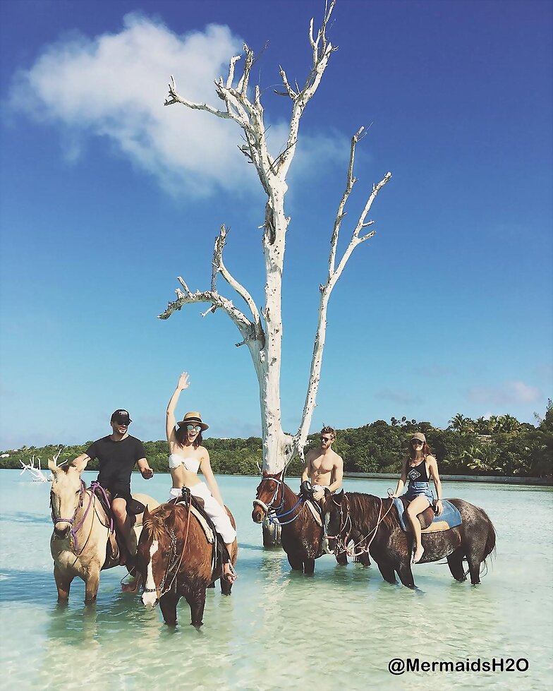 Luke Mitchell & Rebecca Breeds en Las Bahamas 2016